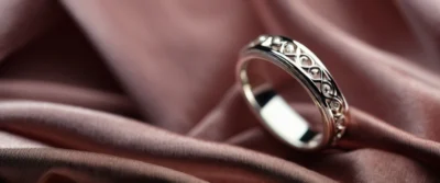 925 en argent massif : Signification, composition et secrets de ce métal précieux